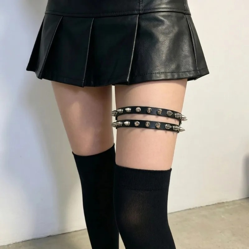 Podwójny pasek na udo z kolcam – Leatherwork Rivets recenzja i cena