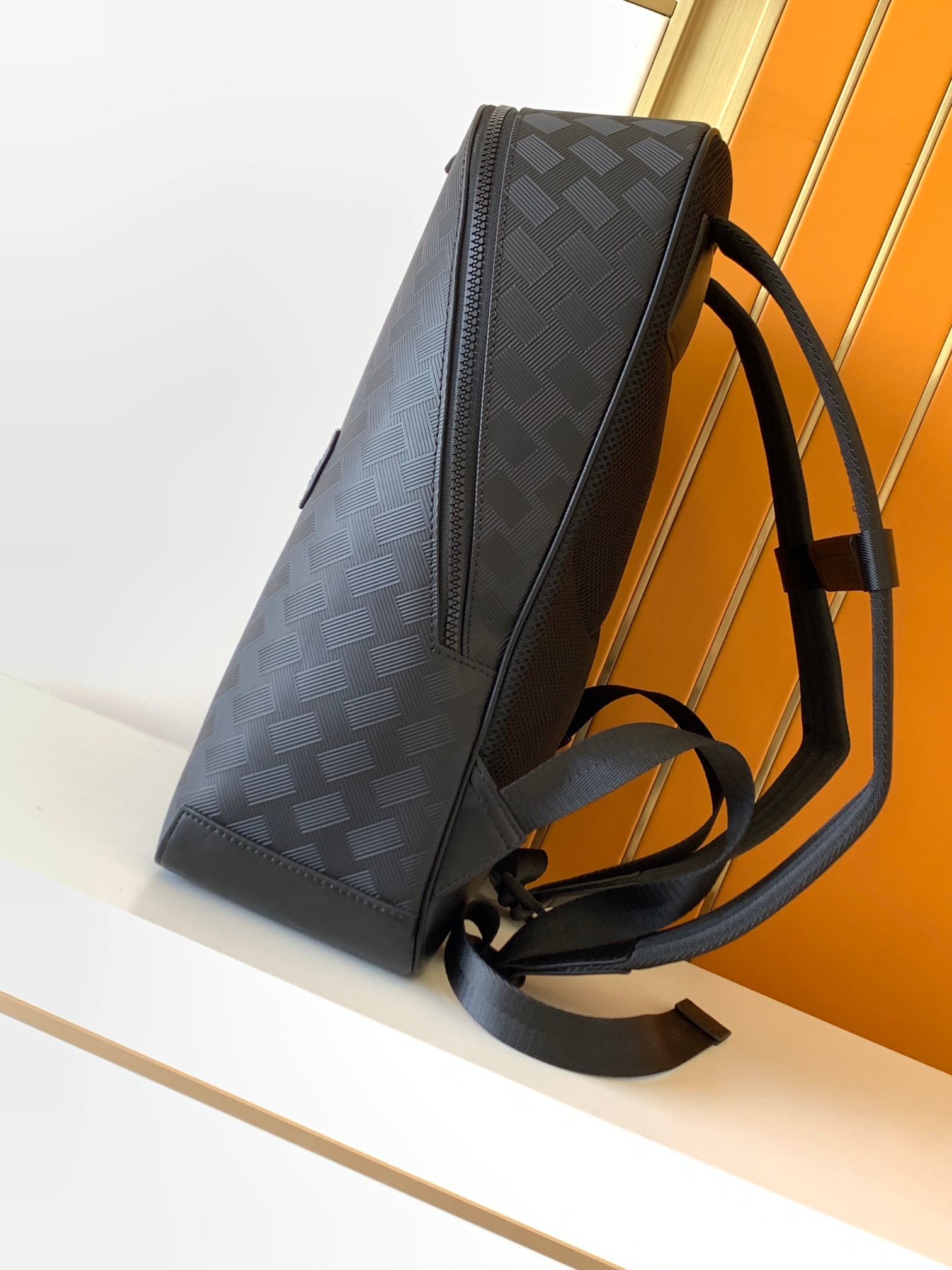 Minimalistyczny czarny plecak  – Leather Work Rucksack Mens recenzja i cena