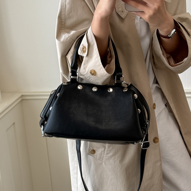 Damska torebka typu tote z mię – Leatherwork Rivets recenzja i cena