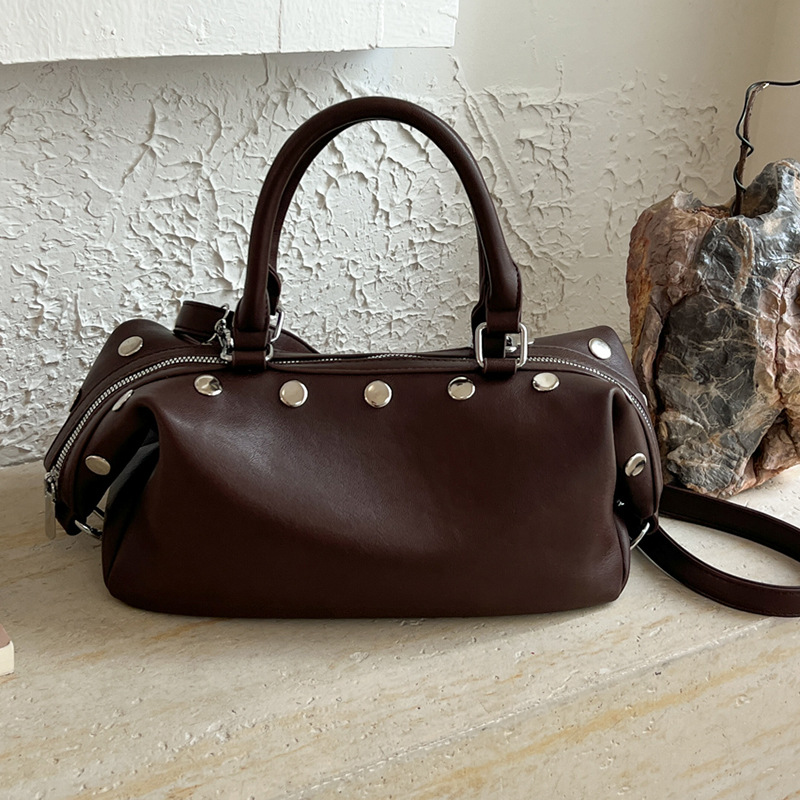 Damska torebka typu tote z mię – Leatherwork Rivets recenzja i cena