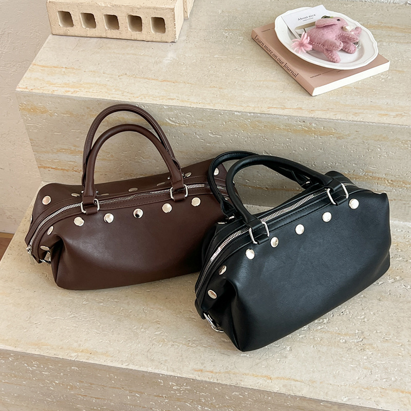 Damska torebka typu tote z mię – Leatherwork Rivets recenzja i cena
