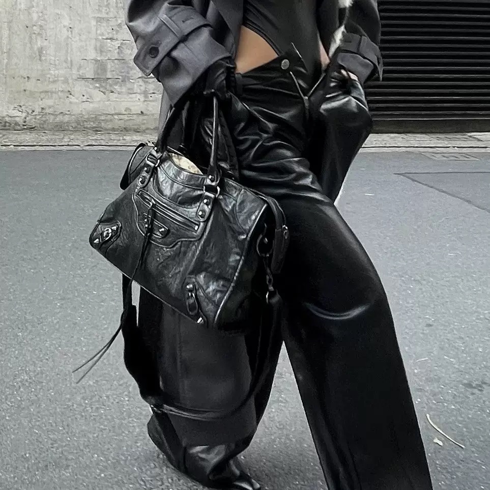 Słodka i stylowa torebka na ra – Leatherwork Rivets recenzja i cena