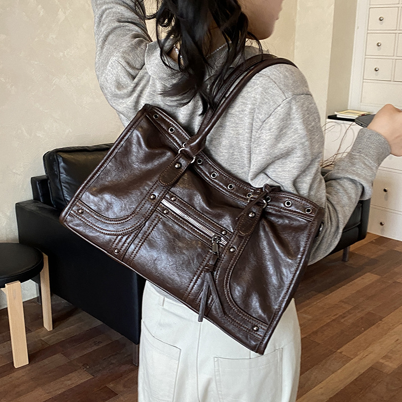 Torba motocyklowa retro dla ko – Leatherwork Rivets recenzja i cena