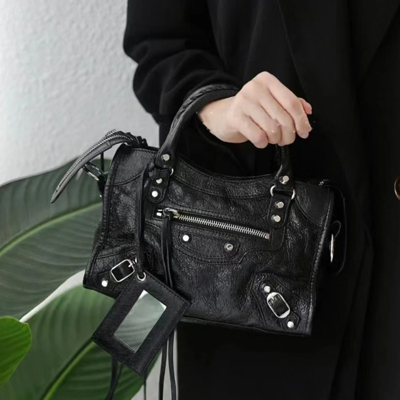 Damska torebka crossbody w sty – Leatherwork Rivets recenzja i cena