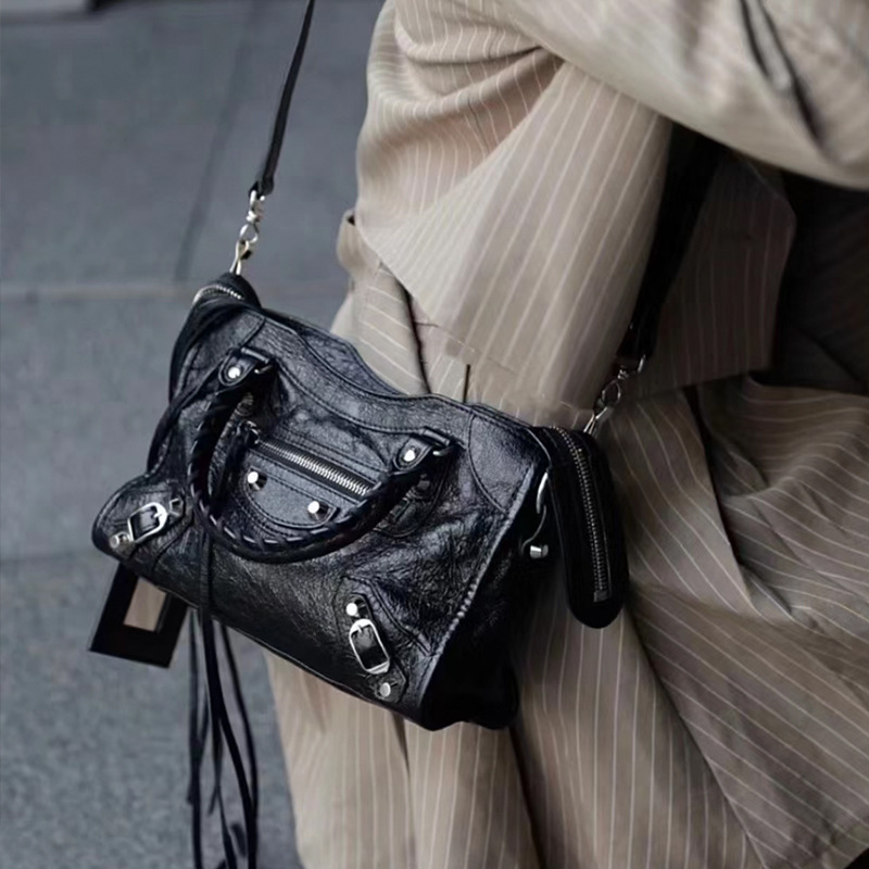 Damska torebka crossbody w sty – Leatherwork Rivets recenzja i cena